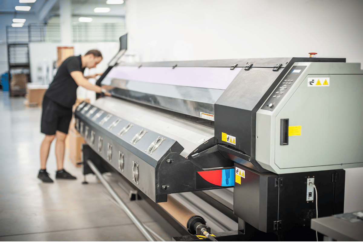 Apa Itu UV Printing? Teknologi Cetak Modern untuk Hasil yang Tahan Lama